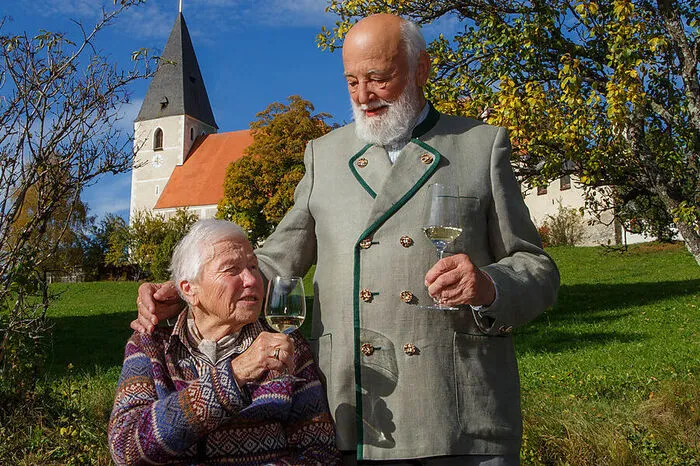 Sepp Forcher mit seiner Frau Helli. Der Moderator verstarb am 19. Dezember 2021, kurz nach seinem 91. Geburtstag am 17. Dezember.  