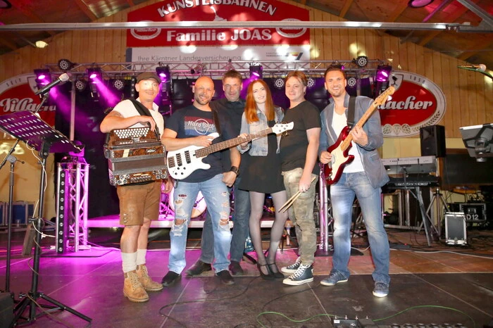 Mit der Gruppe „Flashback“ ... 