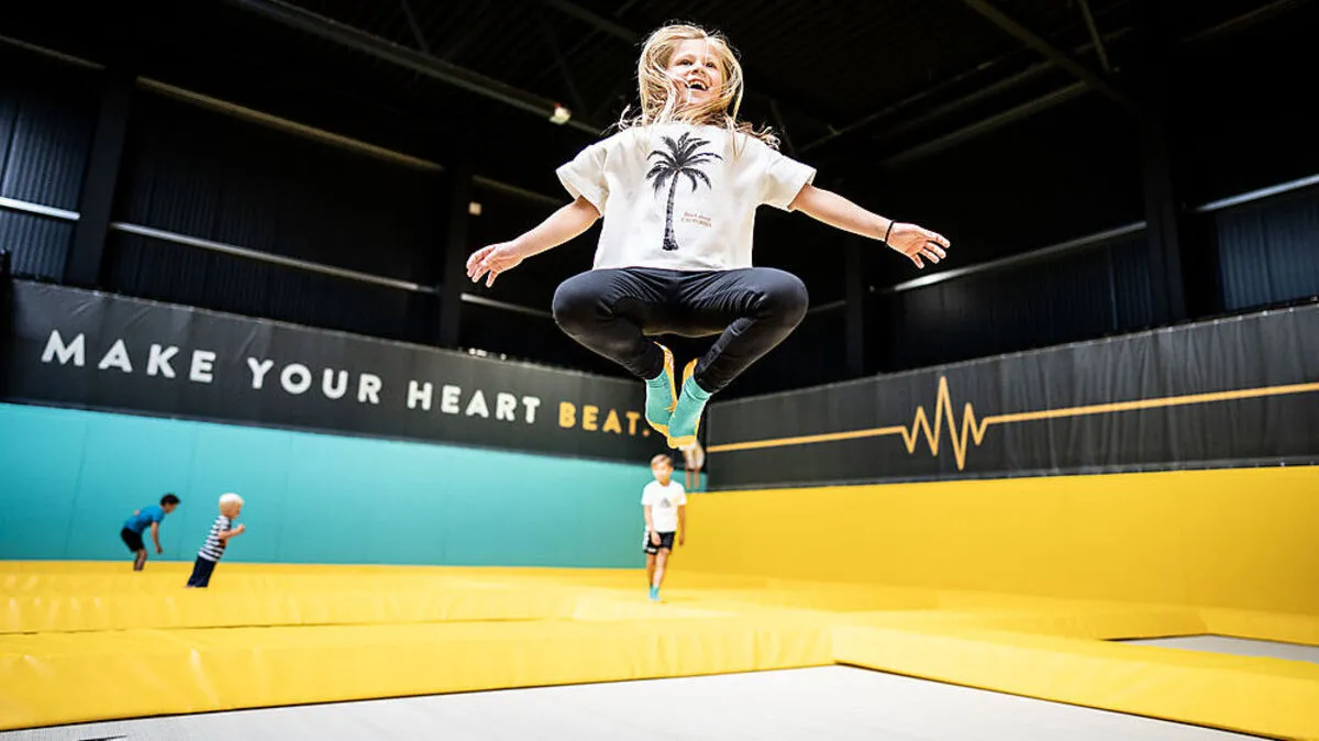 Abenteuer, auch bei Schlechtwetter im großzügigen Jumpworld.One Funsport-Areal