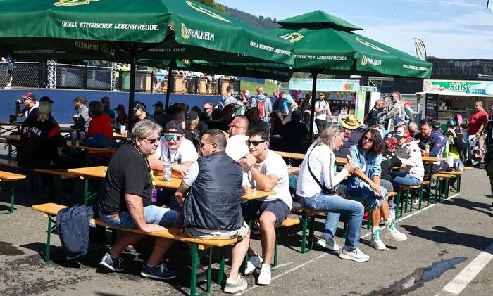 Deutlich sonniger und wärmer war der Freitag in Spielberg. Die Fans nutzen es aus