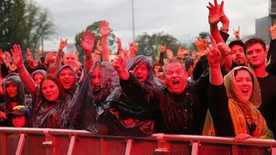 Megaparty im Regen: Schon bei den Vorgruppen herrschte tolle Stimmung