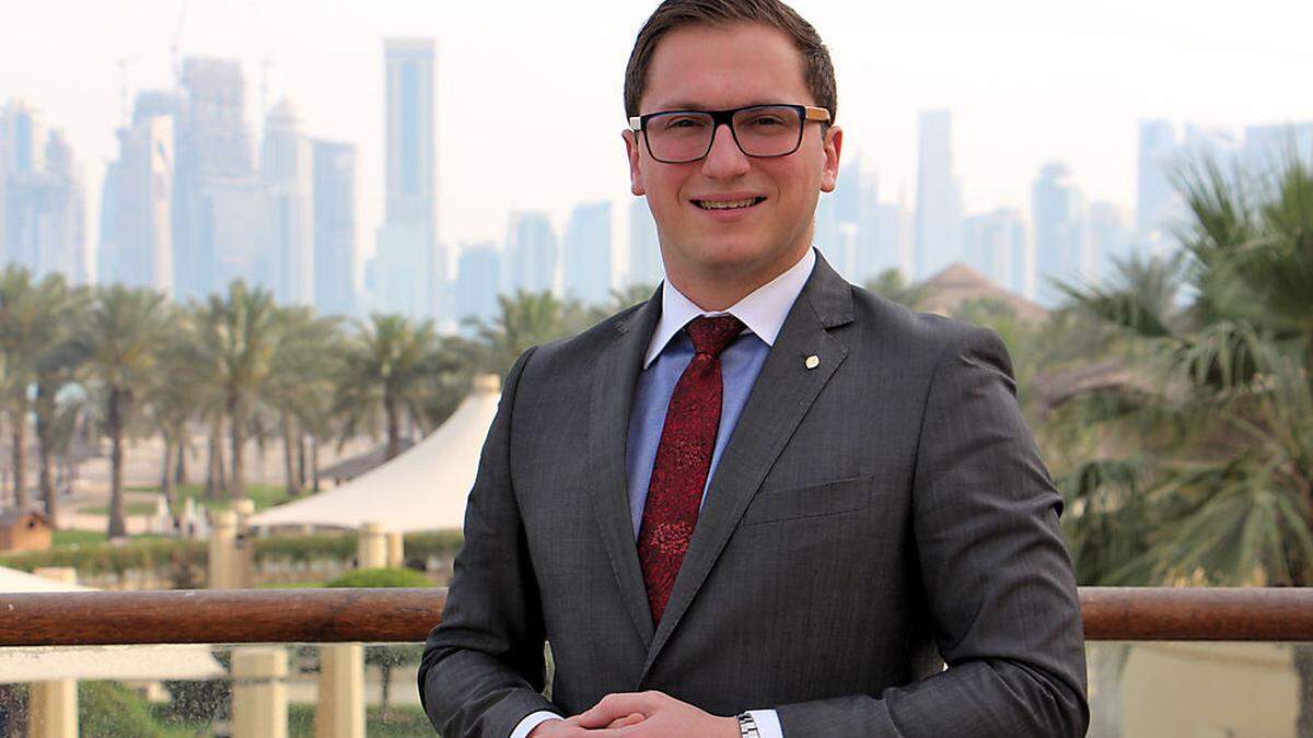 Der Südoststeirer Felix Schwarzl arbeitet im InterContinental Doha als Roomservice Manager.