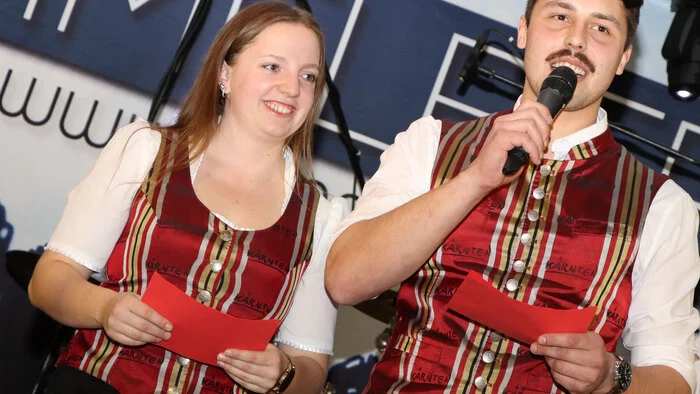 Die LJ-Leiterin Lisa Wasserer und der LJ-Obmann Thomas Winkler bei der Begrüßung.