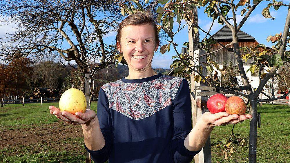 Elke Müllegger setzt auf der Streuobstwiese auf verschieden Obstsorten - von Äpfeln bis Zwetschken 