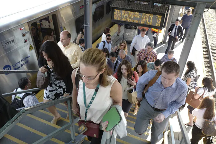 Die Züge der Linie C wurden einst als Meisterwerke der Technik gepriesen - das war vor 53 Jahren. Inzwischen sind sie laut "New York Times" die ältesten kontinuierlich fahrenden U-Bahn-Züge der Welt. Durchschnittlich alle 54.000 Kilometer geht bei ihnen irgendwas kaputt.
