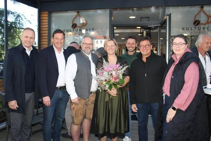 Klopschitz und ihr Gatte Oliver konnten im Rahmen der Eröffnung unter anderen den Landtagsabgeordneten und Bürgermeister Jochen Bocksruker, Vizebürgermeisterin Christiane Holler-Wind, Vizebürgermeister Klaus Friedrich und Finanzstadtrat Josef Schüller begrüßen. 