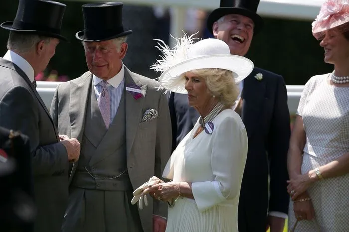 Auch Prinz Charles und Camilla ließen sich das Rennen nicht entgehen...