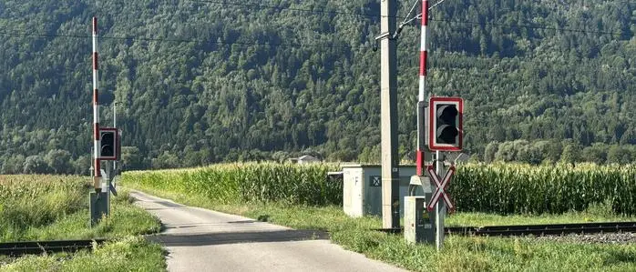 Bahnübergang bei Drauhofen im Lurnfeld