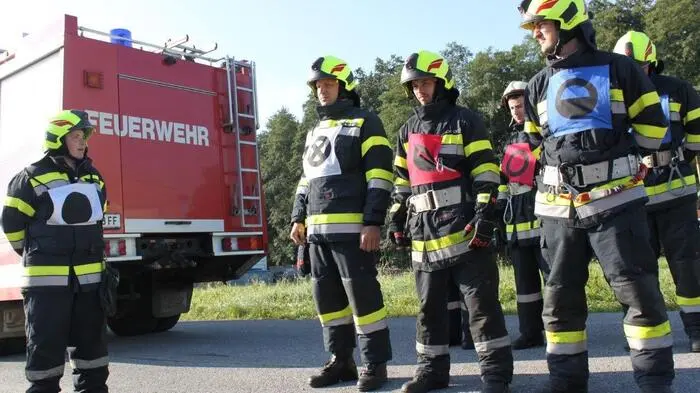 Ihr sicheres und effizientes Arbeiten bei Brandeinsätzen stellten zwei Gruppen aus Preding und Wieseldsdorf bei der Branddienstleistungsprüfung kürzlich unter Beweis.