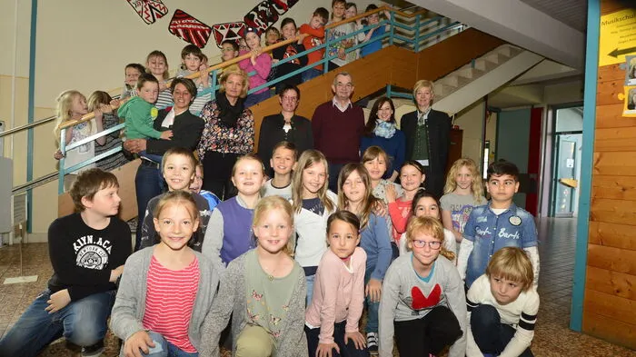 Drei Bäuerinnen aus dem Raum Murau besuchten am 25. April die zweiten Klassen der Volksschule Murau.