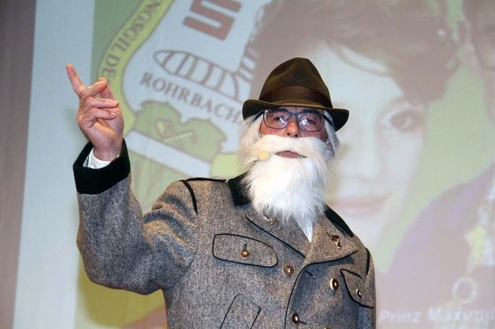 Durch den närrischen Abend führte Manfred Kager alias Sepp Schnorcher,