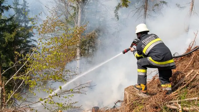 Der Waldbrand in Matrei ist im steilen Gelände ausgebrochen (Symbolfoto)