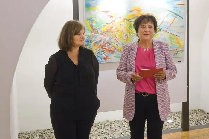 Seit vielen Jahren ist Astrid Adam-Bernhart mit Einzel- und Gruppenausstellungen im In- und Ausland vertreten. Mit der aktuellen Ausstellung in Knittelfeld lädt sie das Publikum ein, den Menschen in seiner Vielschichtigkeit zu entdecken.