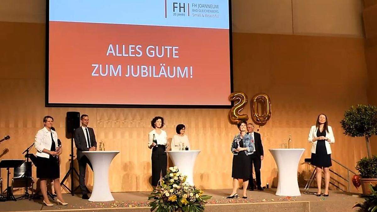 Covid-bedingt wurden nur vereinzelt Gäste zum Festakt geladen: Elisabeth Pail, Martin Payer, Eva Maria Adamer-König, Christine Siegel, Elisabeth Pail, Karl Pfeiffer und Moderatorin Claudia Aichhorn-Edler (v.l.n.r.)