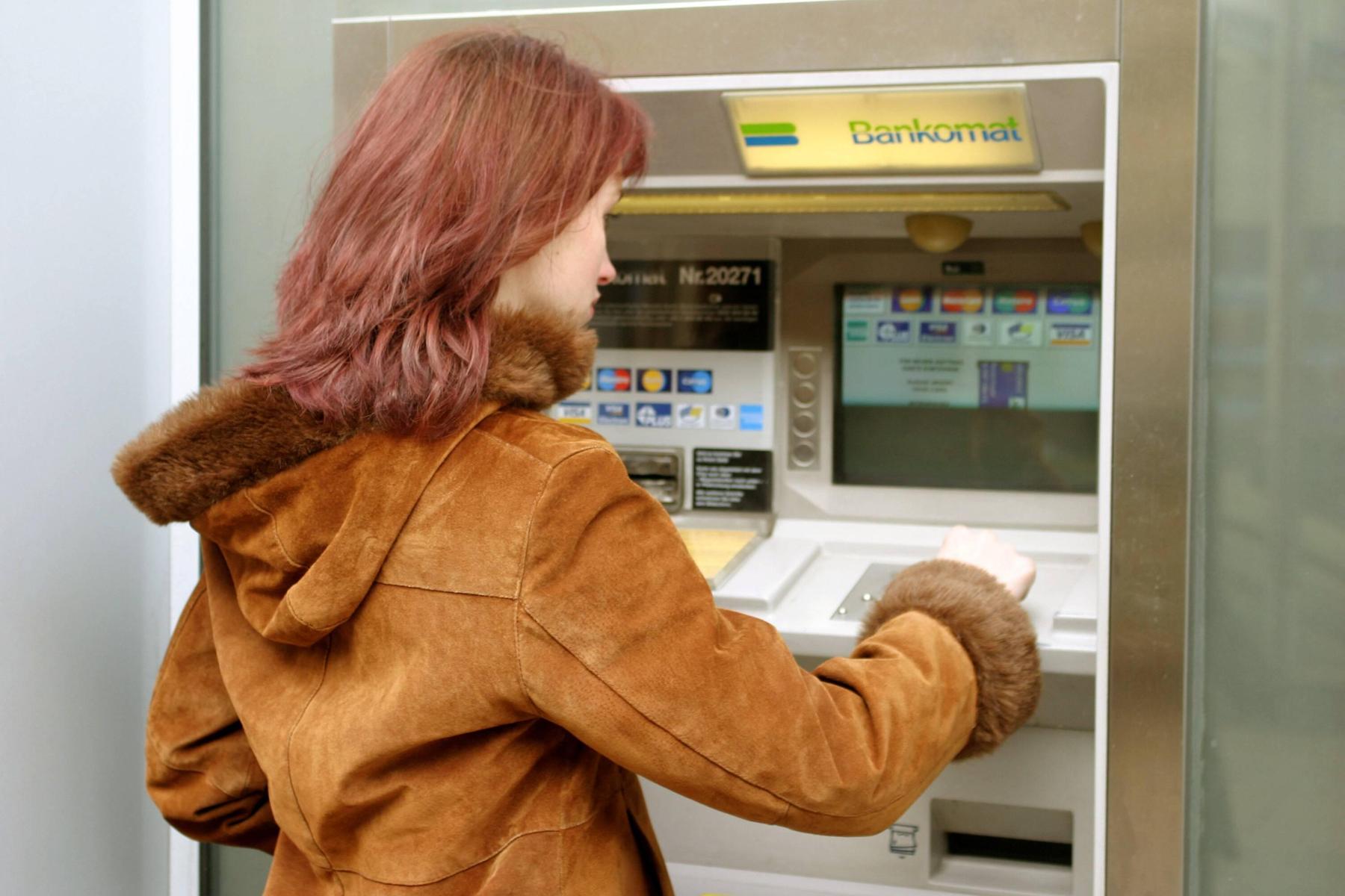 Bargeldversorgung bleibt: Einigung mit Banken: Alle bestehenden Bankomaten für fünf Jahre abgesichert