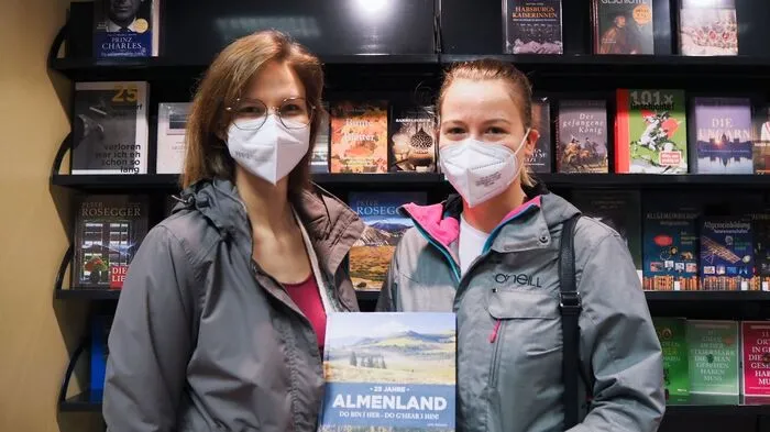 "Wir sind heute hergefahren, weil wir ein Geburtstagsgeschenk für einen älteren Herren suchen. Wir hätten es auch bestellen können, aber wir wollten regional einkaufen", sagen Bernadette und Veronika Hierzer, die bei Haas fündig geworden sind.