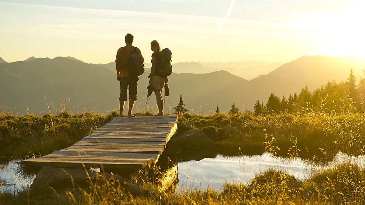 Ein Grenzgang der ganz besonderen Art: Der Alpe-Adria-Trail entführt uns von Kärnten aus nach Slowenien und Italien bis ans Meer.
