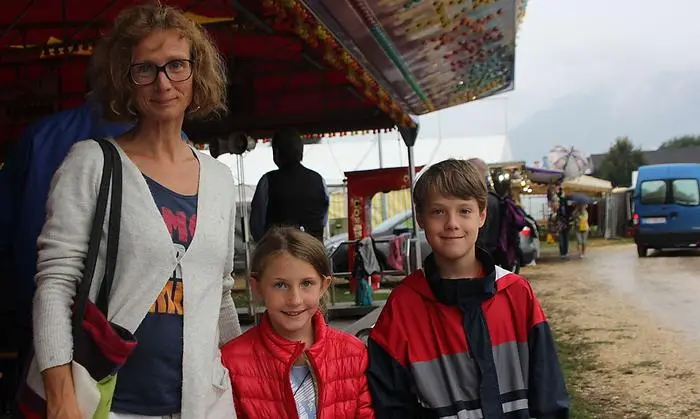 Mutter Sieglinde Schwarz mit Lia und Simon