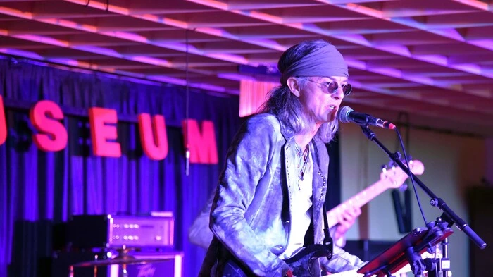 Im Eboardmuseum gab die Tobacco Road Blues Band mit Bandmember, ORF-Moderator Mike Diwald, am Freitag ihr erstes Klagenfurt-Konzert im heurigen Jahr. Einige Songs des neuen Albums gab es auch zu hören. Wann das neue Album veröffentlicht wird, entscheidet die Band demnächst.