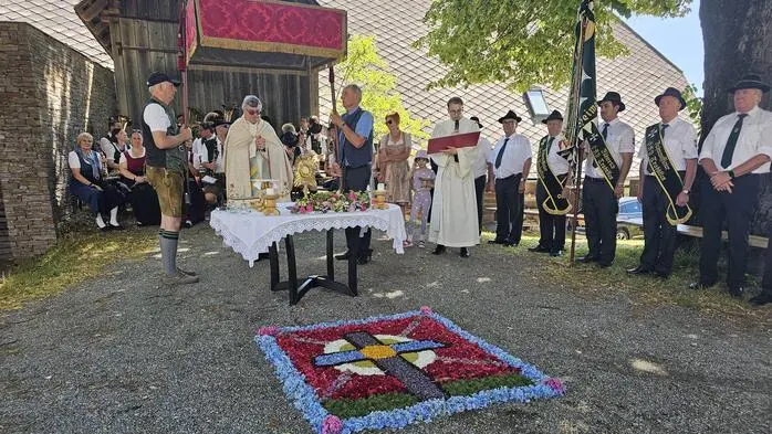 Der Festgottesdienst zu Ehren der heiligen Maria Magdalena wurde in Trahütten unter freiem Himmel gefeiert