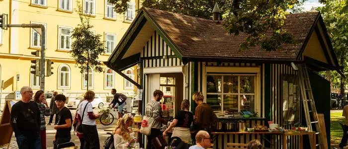 Rund hundert Besucherinnen und Besucher feierten mit dem Friedensbüro am Freitag den Sommerabschluss im Volksgarten