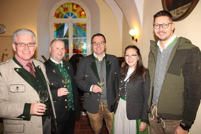 „Eine volle Kirche und die wunderbare Umrahmung der Heiligen Messe durch den Bauernbundchor unter der Leitung von Gudrun Pressler zeugen von einem tief verwurzelten Glauben im Bauernstand“, freute sich Bauernbund-Bezirksgeschäftsführer Christian Hiebler.