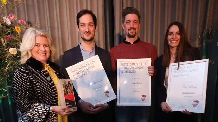 Sieger in der Kategorie Gastgeber: Das "Hummel"-Team Simon Hauzenberger, Franz Reiter und Anna Gattinger bekam die Auszeichnung von Claudia Wendner (Vitalhotel Bad Radkersburg) überreicht. Das Lokal im Lend punktet seit dem Vorjahr mit levantinischer Feinkost. Mehr zu den Gewinnerinnen und Gewinnern hier.