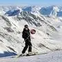 SOELDEN,AUSTRIA,18.OCT.20 - ALPINE SKIING - FIS World Cup season opening, Rettenbachferner, giant slalom, men. Image shows a course worker. Photo: GEPA pictures/ Christian Walgram