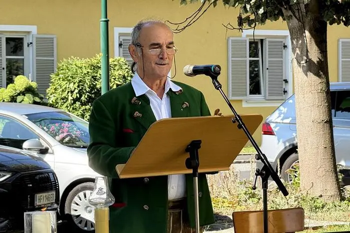  Einen Rückblick auf ein halbes Jahrhundert Weintradition gab der langjährige ehemalige Obmann Karl „Koarl“ Thaller. 
