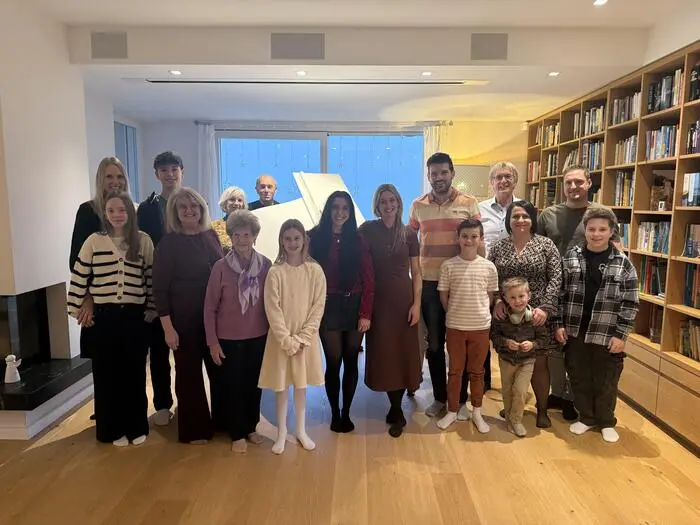 Familie Pölzl beim Wohnzimmerkonzert mit Anna-Sophie: „Musik viel direkter erlebt als bei großen Shows“