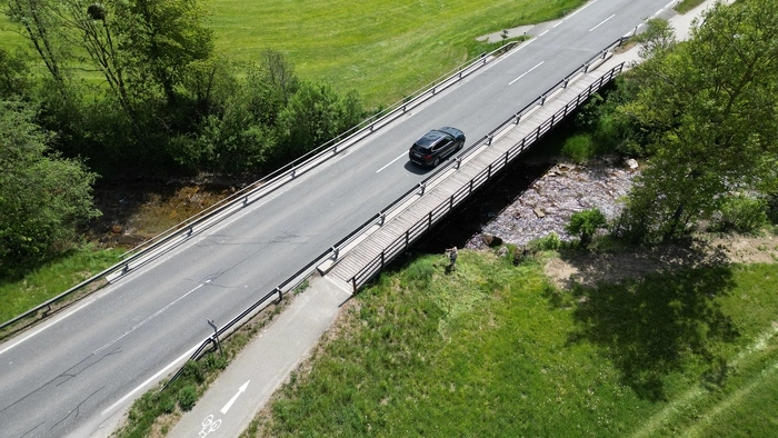 Die betreffende Brücke auf einer Luftaufnahme
