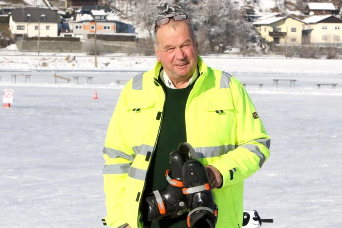 „Unseren Gästen steht eine Eisfläche von rund sieben Hektar zur Verfügung“, sagte „Radlerstop“-Chef und Eismeister Hannes Weiss (Foto). 