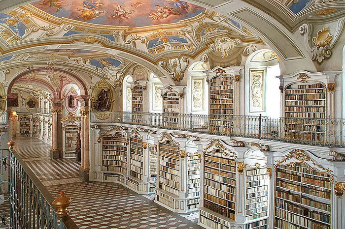 In den Jahren 2004 bis 2008 wurde die Admonter Stiftsbibliothek erstmals restauriert und erstrahlt seither in neuen Glanz