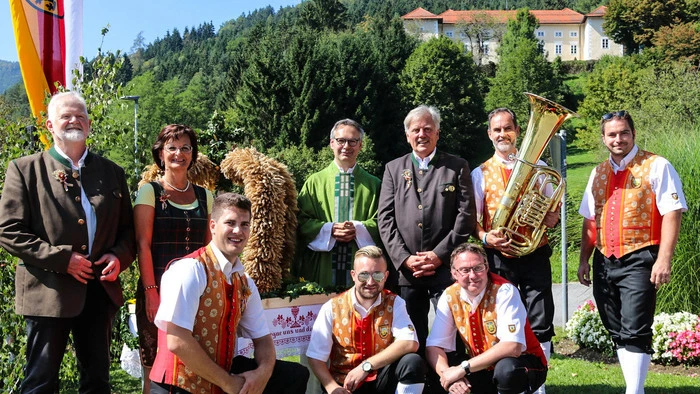 Zahlreiche Ehrengäste sind gekommen, um der Kapelle zu gratulieren.