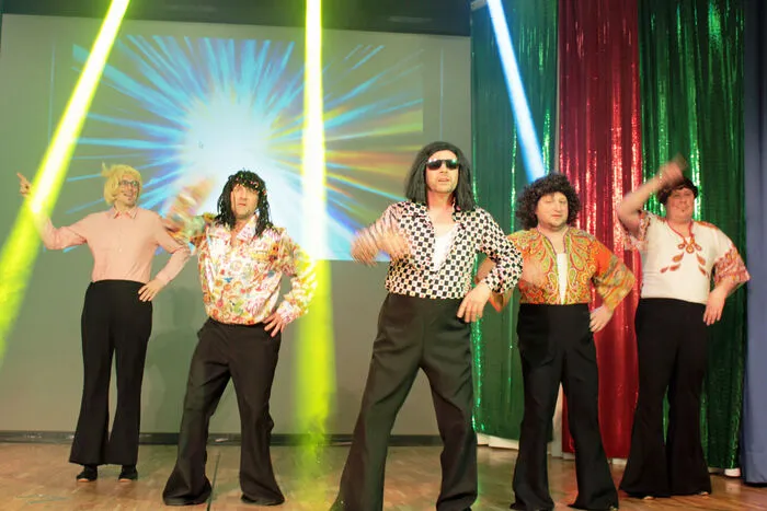 Die "Dancing-Stars" bieten ein fetziges Programm ...