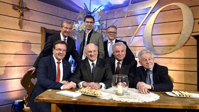 Gäste aus Politik, Kultur, Wirtschaft und Sport waren der Einladung der "Großfamilie" Volkspartei NÖ gefolgt. An die 3.000 wollten gemeinsam mit Pröll feiern.  