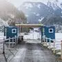 ABD0111_20210204 - MAYRHOFEN - ÖSTERREICH: ++ THEMENBILD ++ ZU APA0146 VOM 4.2.2021 - Die geschlossene Corona-Teststation am Donnerstag, 4. Februar 2021, in Mayrhofen. Tirols Landeshauptmann Günther Platter (ÖVP) hat am Donnerstag einer möglichen Isolation Tirols aufgrund der Ausbreitung der südafrikanischen Coronavirus-Variante eine Absage erteilt. - FOTO: APA/EXPA/JFK