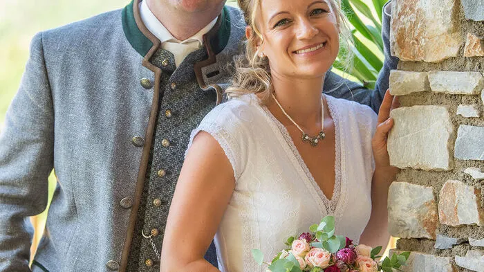 Andrea und Christian Hofer sind nach ihrer Hochzeitsfeier endlich glücklich verheiratet.