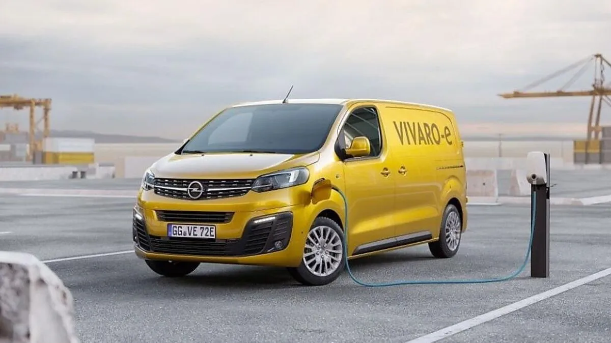 Einer der Elektro-Drillinge: der Opel Vivaro-e