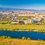 Blick auf Zagreb und die Sava im Vordergrund.