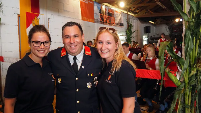 Am Sonntag feierte die Freiwillige Feuerwehr schon nach der Heiligen Messe im Maria Saaler Dom. Der Festzug marschierte in die Zollfeldhalle, wo es bei Livemusik durch den Nachmittag ging. Am Freitag und am Samstag wurde bis spät in die Nacht gefeiert.