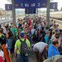 Überfüllte Bahnsteige gab es auch am Freitag in Zeltweg, am Samstag aber dauerte das Chaos stundenlang