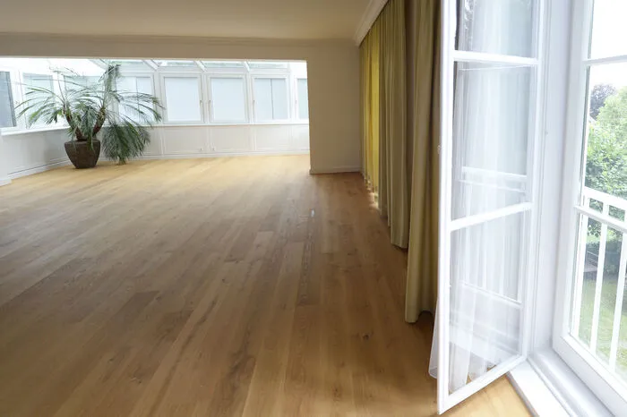Werfen sie einen letzten Blick in die Räumlichkeiten.