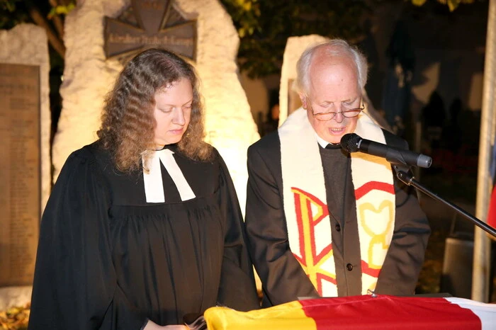 Das ökonomische Gebet sprachen die Geistlichen Sabine Schmoly und Rudolf Pacher. 