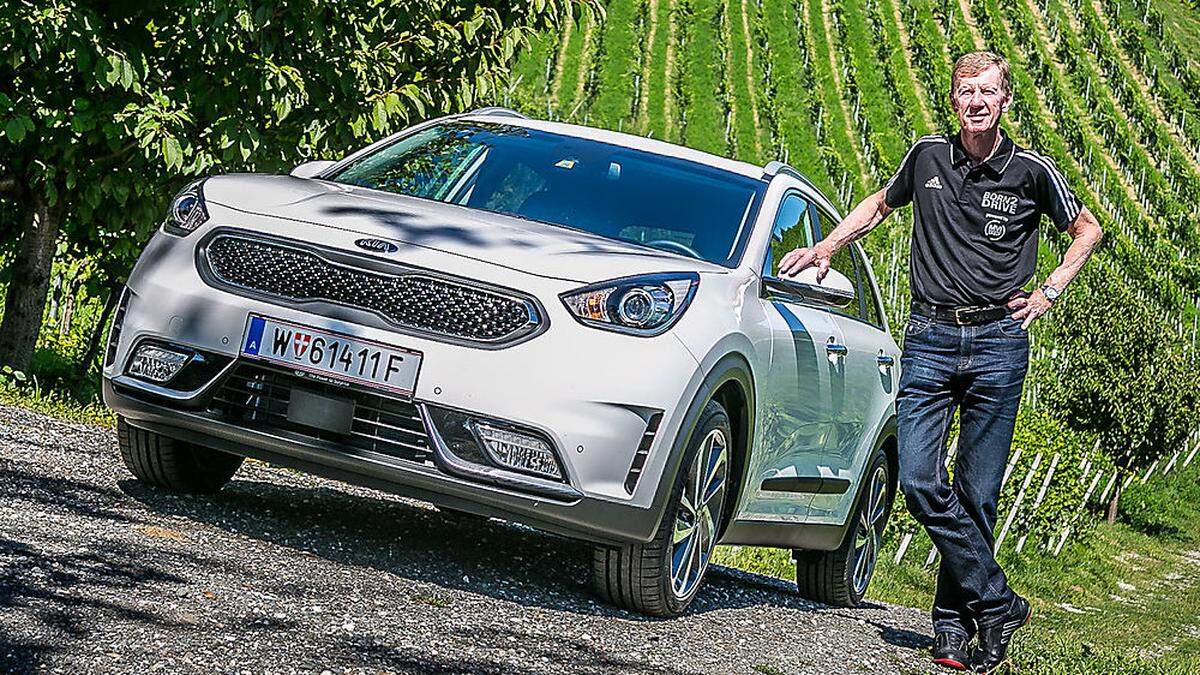 Erntezeit bei Kia: Walter Röhrl zeigte sich vom ersten Hybrid der Korea-Marke beeindruckt 