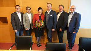 Anna Penz (Mitte) wurde als neues Gemeinderatsmitglied angelobt