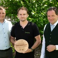 Obmann David Tischler, Lukas Königshofer und Landwirtschaftsminister Norbert Totschnig