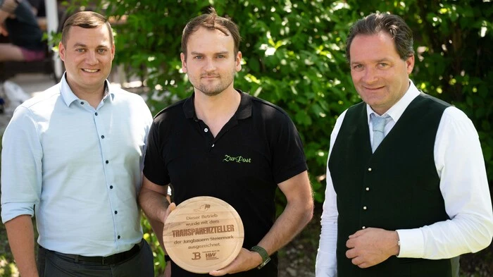 Obmann David Tischler, Lukas Königshofer und Landwirtschaftsminister Norbert Totschnig
