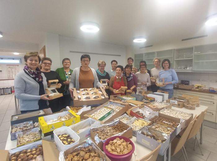 Die Bäuerinnen aus dem Bezirk Südoststeiermark haben 125 Kilo Kekse für die Hilfsaktion „Steirer helfen Steirern“ verpackt
