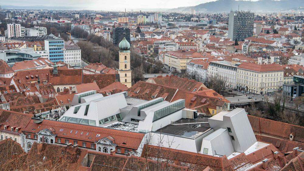 Auslöser für die Reform, aber nicht davon betroffen: Das weiter silberne Kastner-Dach mitten in der Graz Welterbe-Zone
